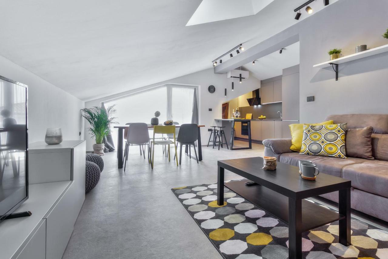 Apartments Vera อูมัค ภายนอก รูปภาพ